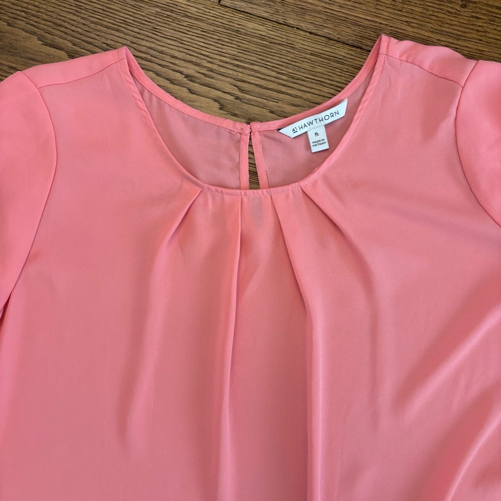 This is a 41 Hawthorn Lexie pleat front blouse - Picture 3 of 8